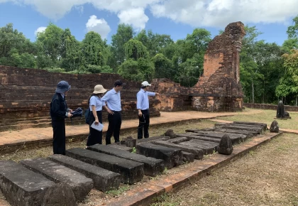 DEPARTMENT OF CONSERVATION AND MUSEUM PRELIMINARY SURVEY OF THE INSCRIPTION AND STELE SYSTEM FOR THE PREPARATION OF A DOCUMENTARY HERITAGE DOSSIER AT THE MY SON TEMPLE COMPLEX