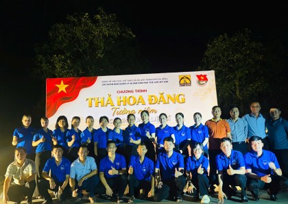 TUỔI TRẺ MỸ SƠN THẮP SÁNG DÒNG KHE THẺ BẰNG NHỮNG NGỌN HOA ĐĂNG TRI ÂN.