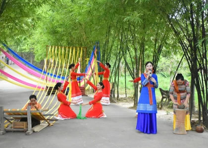 RỰC RỠ “SẮC MÀU DI SẢN” – BẢN GIAO HƯỞNG VĂN HÓA GIỮA LÒNG THÁP CỔ
