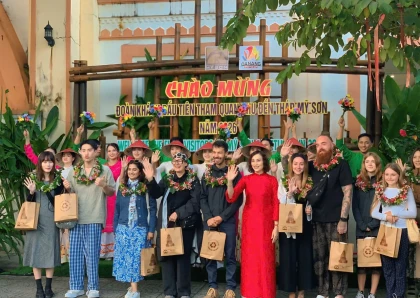 Mỹ Sơn Sanctuary warmly welcomes the first visitors of the New Year on the occasion of the Western New Year.”