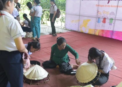 Conical hat stitching demonstration