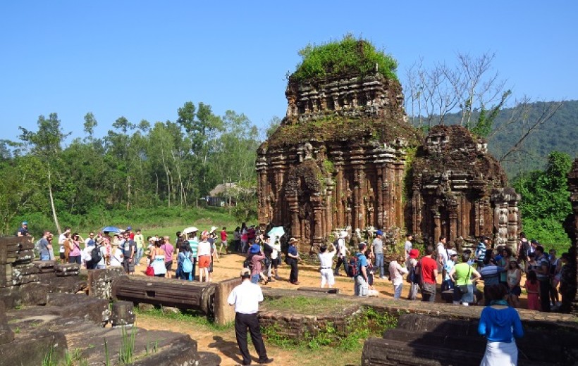 Trả lại tài sản cho du khách đánh rơi