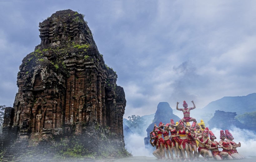 Đêm Mỹ Sơn huyền thoại: Kể câu chuyện thời gian trong thung lũng thần linh