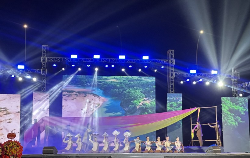 PHÒNG VĂN HÓA VÀ NGHỆ THUẬT BIỂU DIỄN THÀNH CÔNG CHƯƠNG TRÌNH NGHỆ THUẬT LỄ HỘI BÀ THU BỒN – DI SẢN  VĂN HÓA PHI VẬT THỂ QUỐC GIA  “DÒNG THIÊNG THU BỒN – HUYỀN THOẠI VÀ KHÁT VỌNG”
